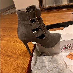 Liliana woman hells, size 9, Gray suede